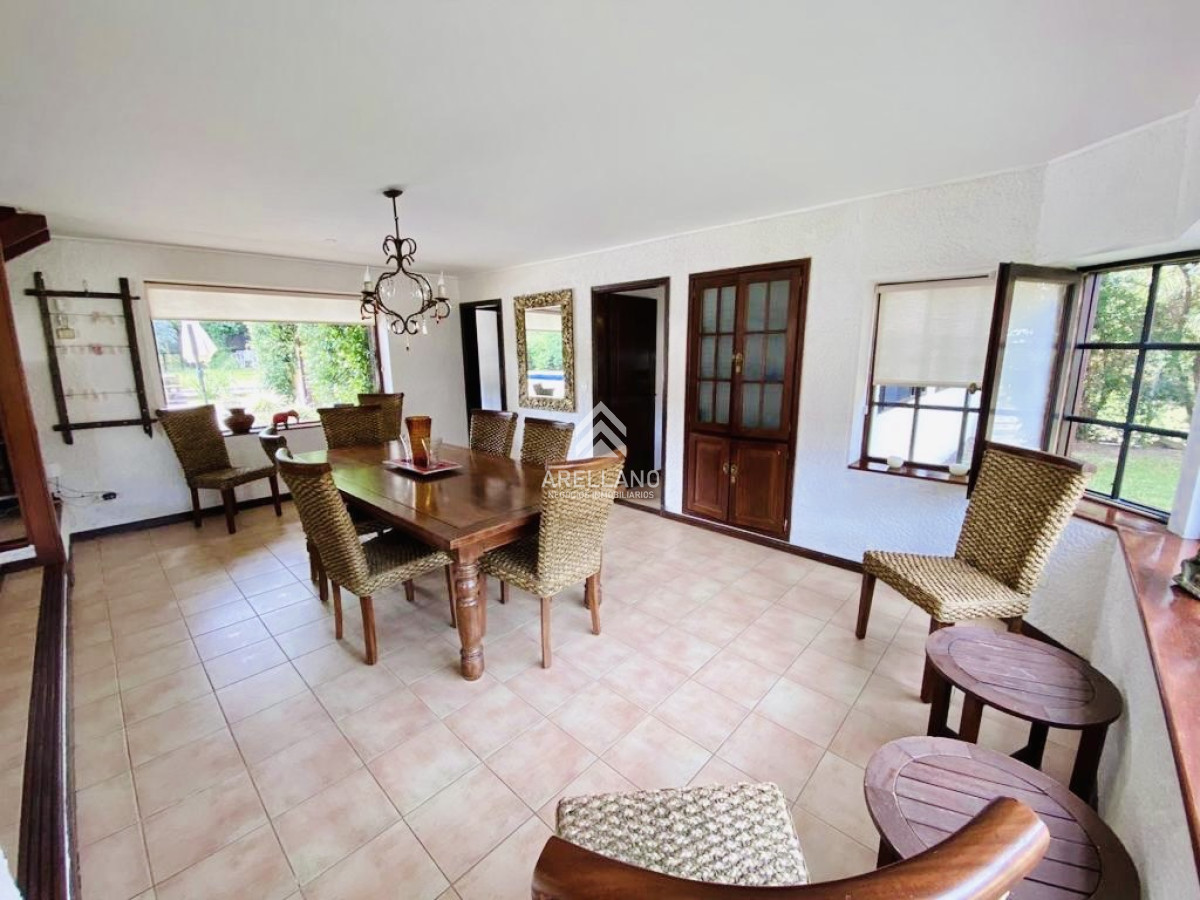 Casa ID.1298 - 5 Dormitorios y Piscina en Punta del Este - Lugano