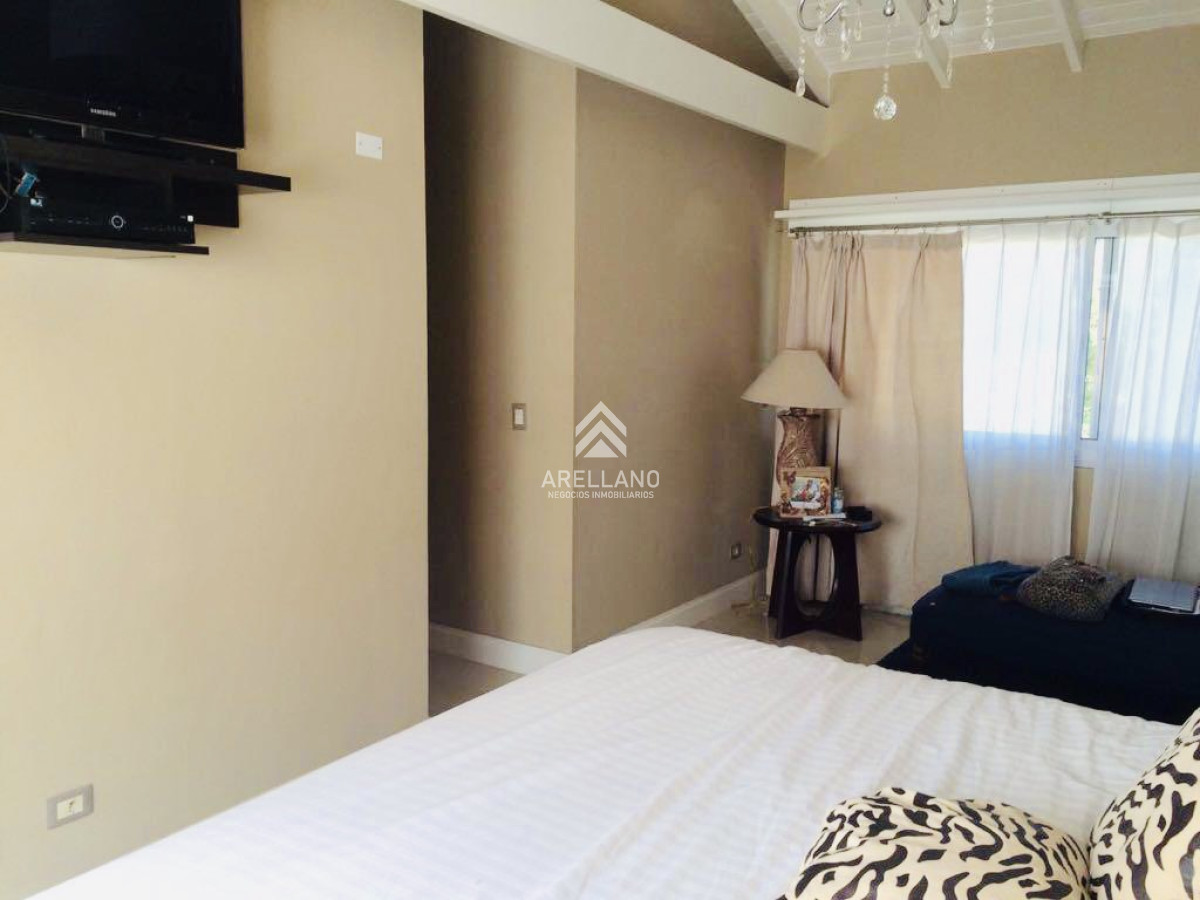 Casa ID.5377 - Venta Excelente Casa de 5 Dormitorios en Barrio Privado La Arbolada, Punta del Este