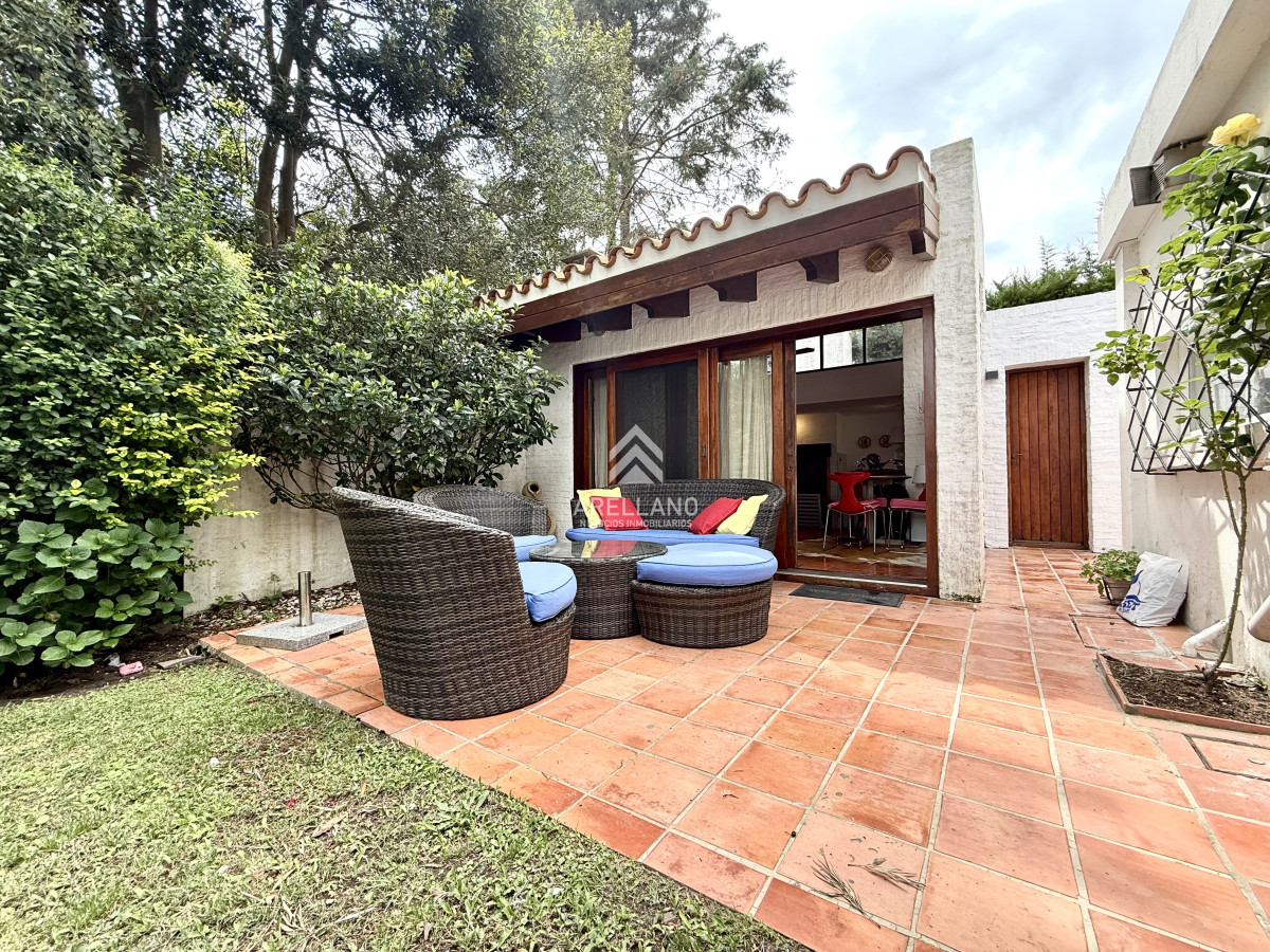 Casa ID.5680 - Alquiler temporal de casa de 3 dormitorios con gran parque en playa mansa, Punta del Este