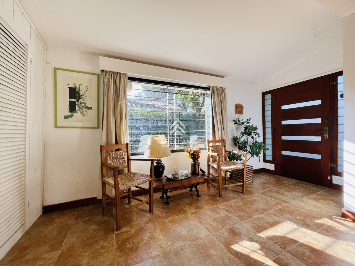 Casa ID.4992 - Casa de 3 Dormitorios, Piscina Climatizada y Parrillero en Playa Mansa, Punta del Este