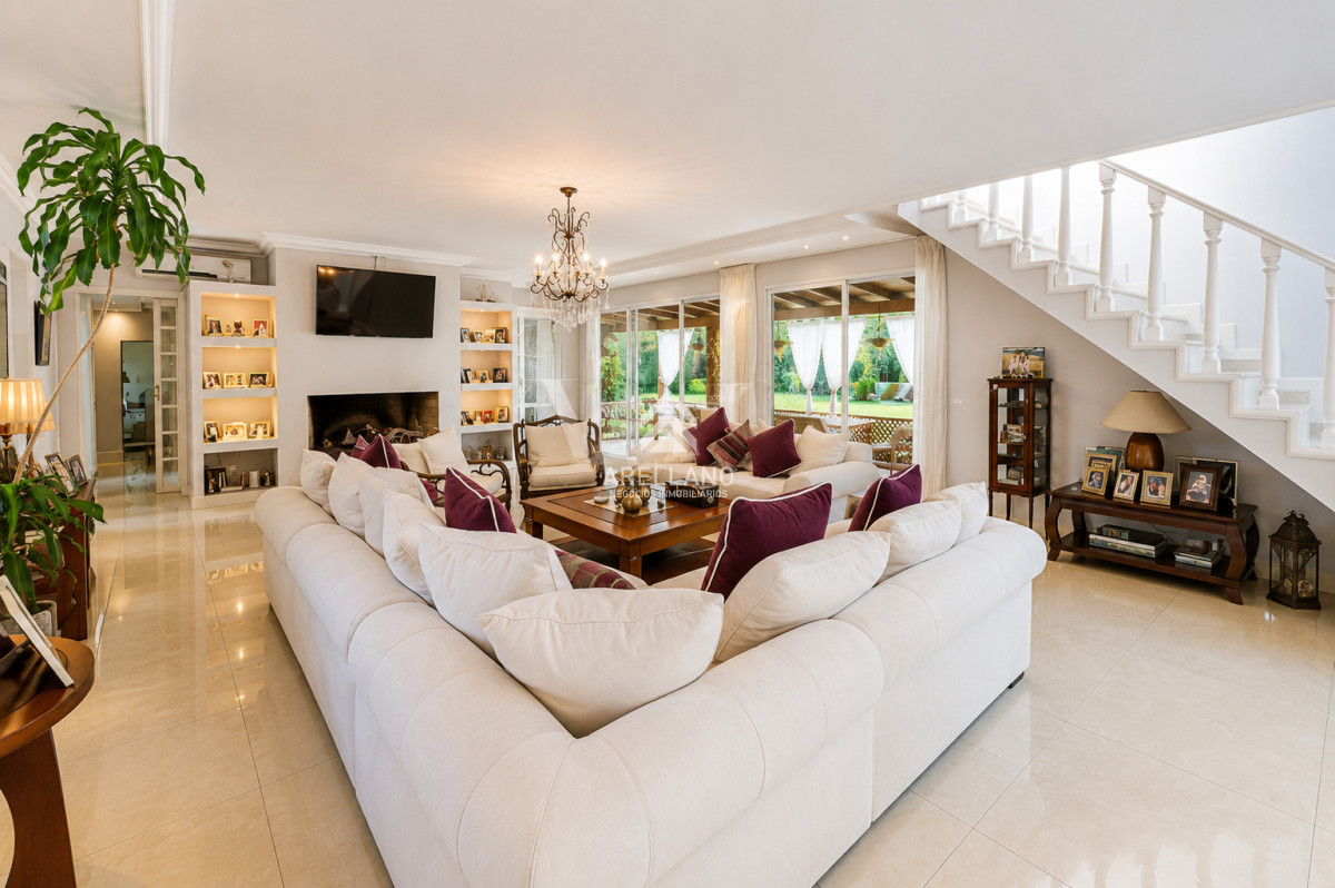 Casa ID.5377 - Venta Excelente Casa de 5 Dormitorios en Barrio Privado La Arbolada, Punta del Este