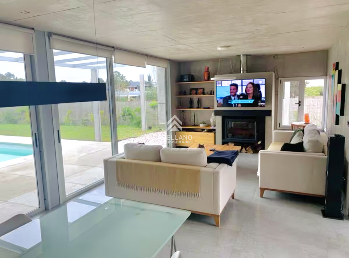 Casa ID.5385 - Alquiler de temporada Casa de 4 Dormitorios y Piscina Climatizada en Barrio Privado, Punta del Este