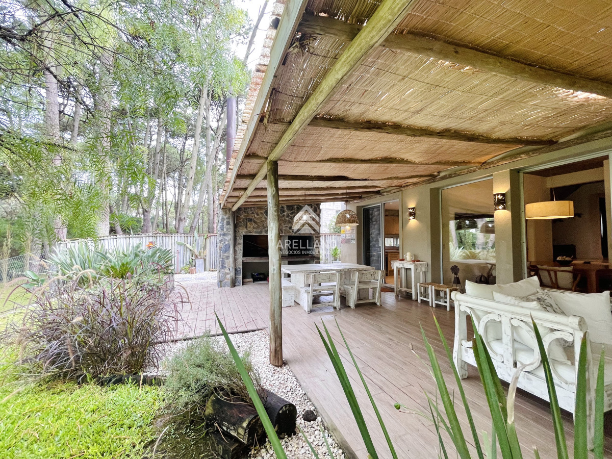 Casa ID.4267 - Venta y alquiler de maravillosa casa de 4 dormitorios en barrio privado, Playa Brava, Punta del Este