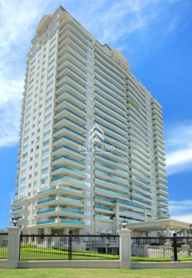 Apartamento ID.6717 - Venta y Alquiler temporario de excelente apartamento en torre Le Jardin de Playa Mansa, Punta del Este