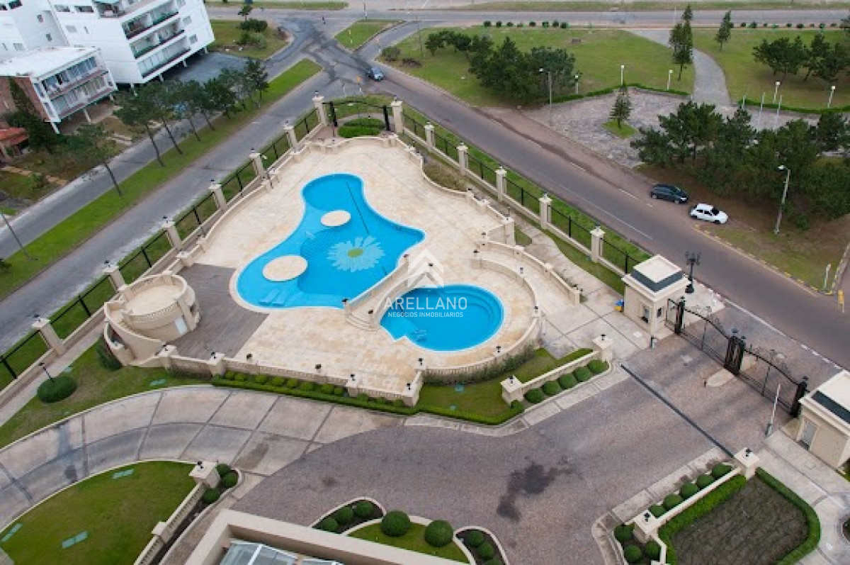 Apartamento ID.6717 - Venta y Alquiler temporario de excelente apartamento en torre Le Jardin de Playa Mansa, Punta del Este
