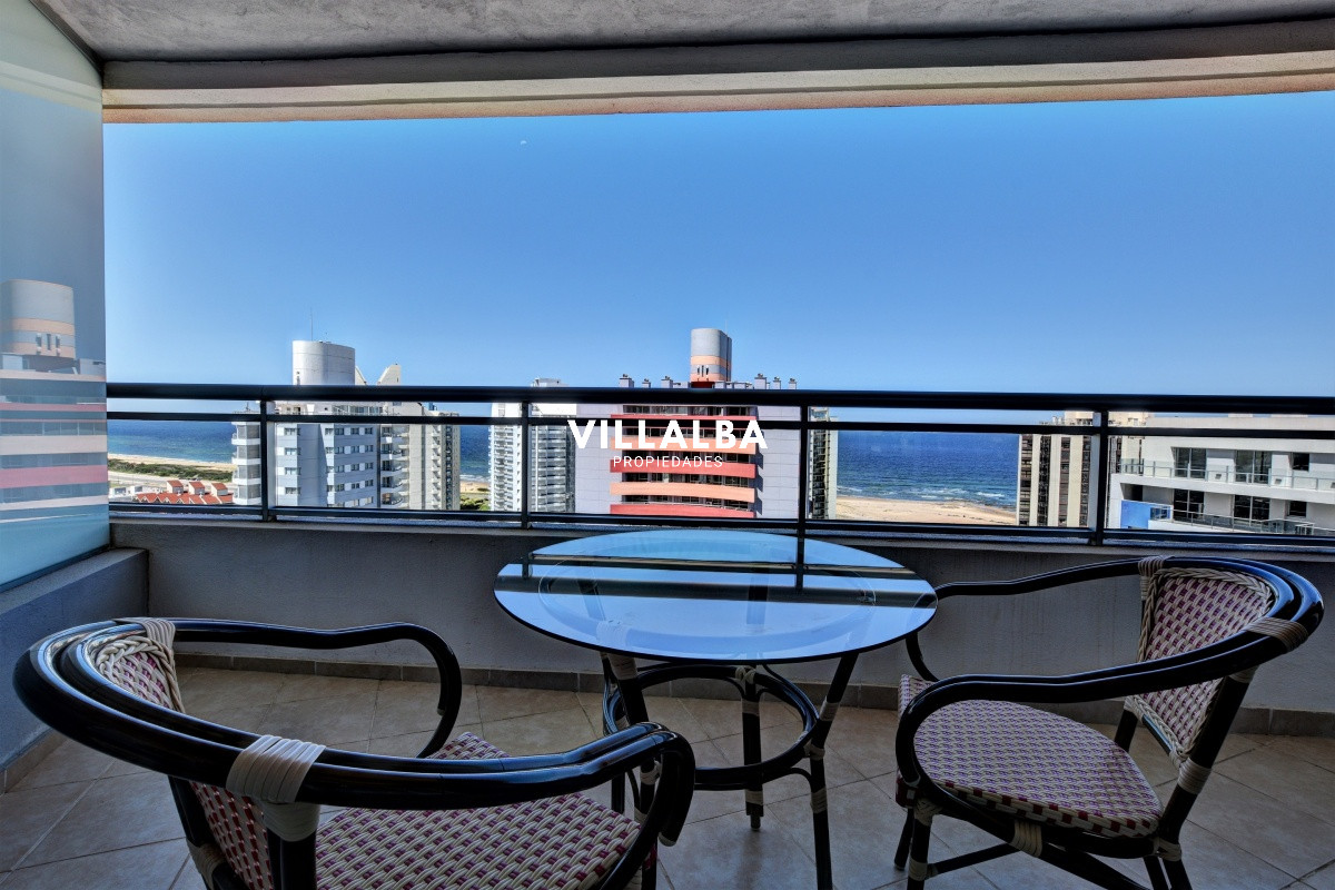 Apartamento ID.3836 - Venta de apartamento moderno de tres dormitorios súper bien ubicado entre playas Brava y Mansa