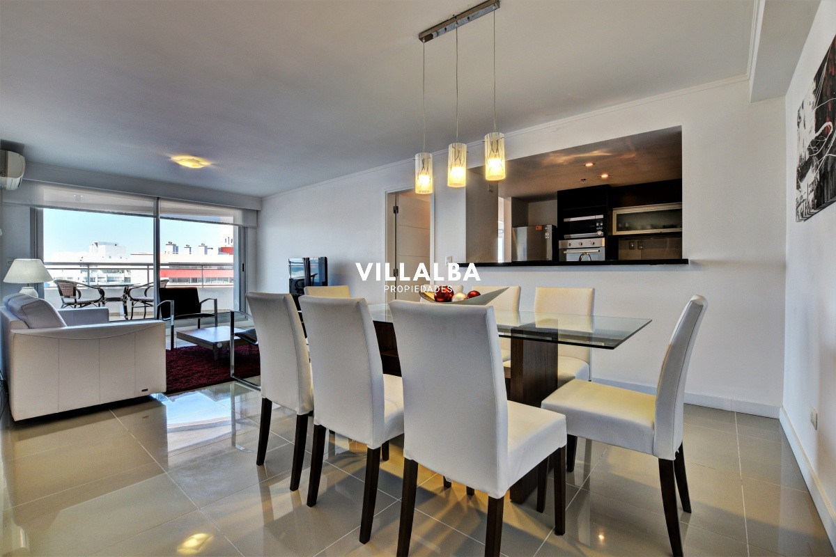 Apartamento ID.3836 - Venta de apartamento moderno de tres dormitorios súper bien ubicado entre playas Brava y Mansa