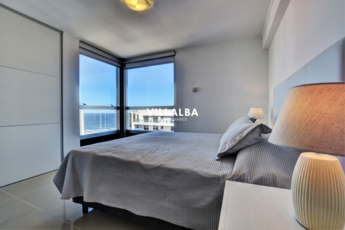 Apartamento ID.3836 - Venta de apartamento moderno de tres dormitorios súper bien ubicado entre playas Brava y Mansa