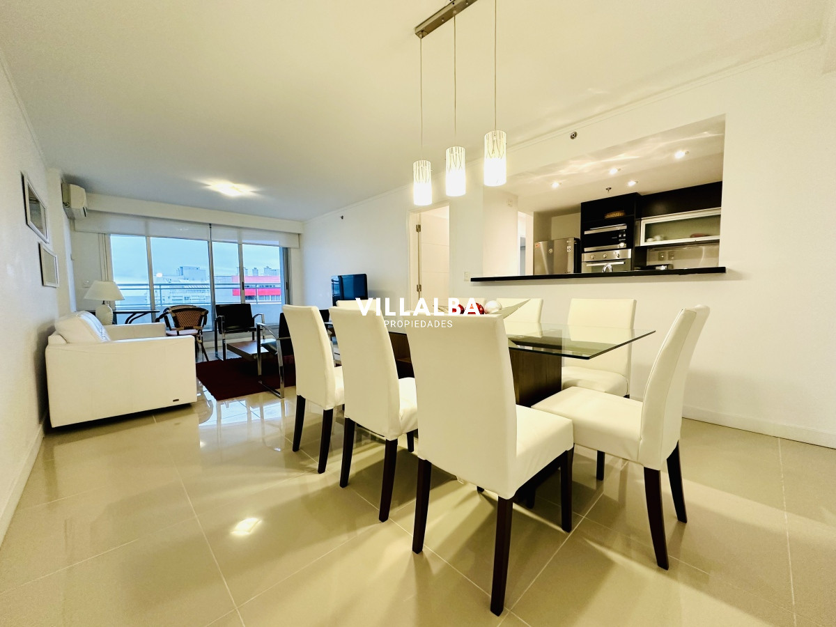 Apartamento ID.3836 - Venta de apartamento moderno de tres dormitorios súper bien ubicado entre playas Brava y Mansa