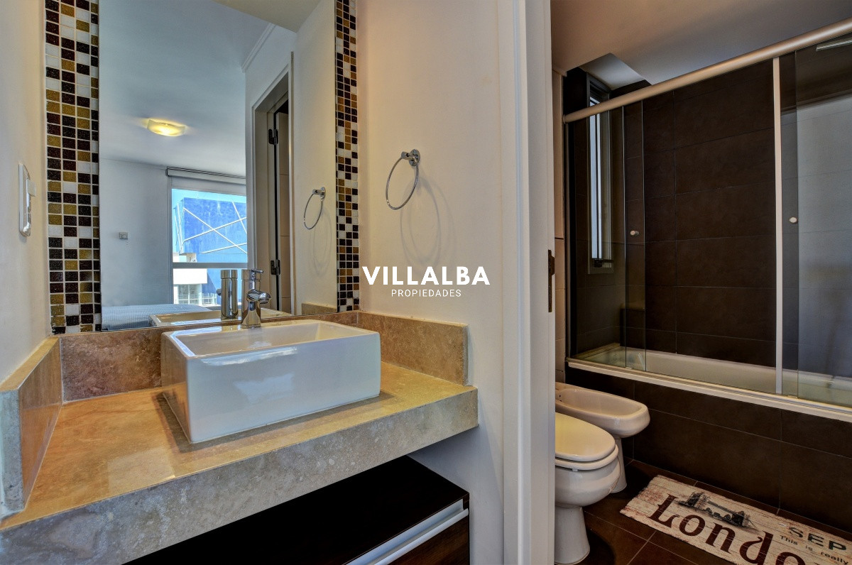 Apartamento ID.3836 - Venta de apartamento moderno de tres dormitorios súper bien ubicado entre playas Brava y Mansa