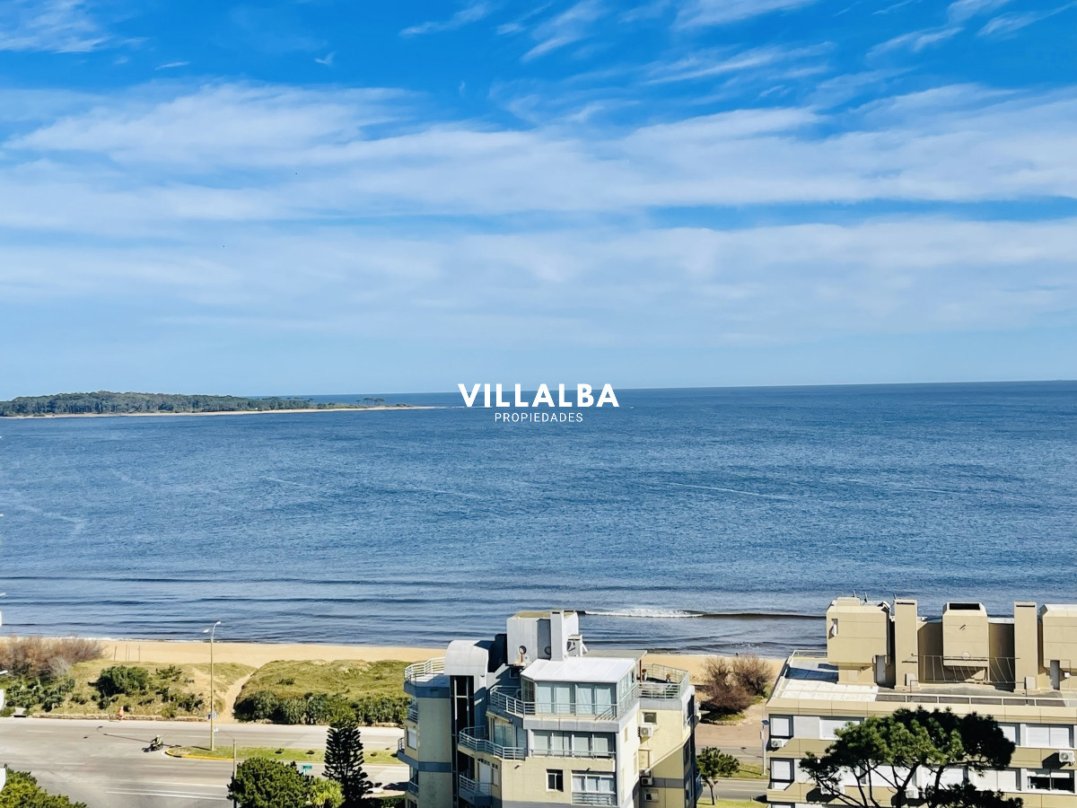 Apartamento ID.3059 - Apartamento de 3 Dormitorios en Playa Mansa con Vista al Mar