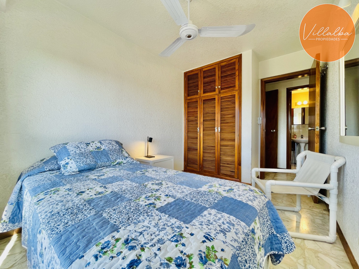 Apartamento ID.3059 - Apartamento de 3 Dormitorios en Playa Mansa con Vista al Mar