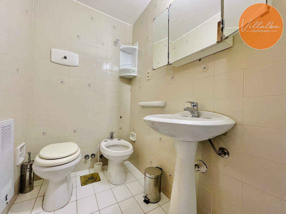 Apartamento ID.3059 - Apartamento de 3 Dormitorios en Playa Mansa con Vista al Mar