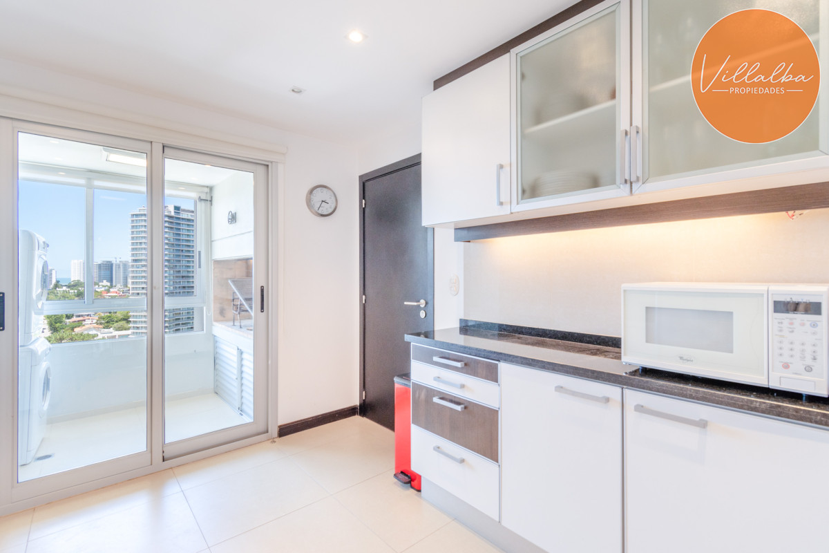 Apartamento ID.1497 - Venta de Excelente Apartamento de 3 Dormitorios con Vista al Mar, Playa Mansa, Punta del Este