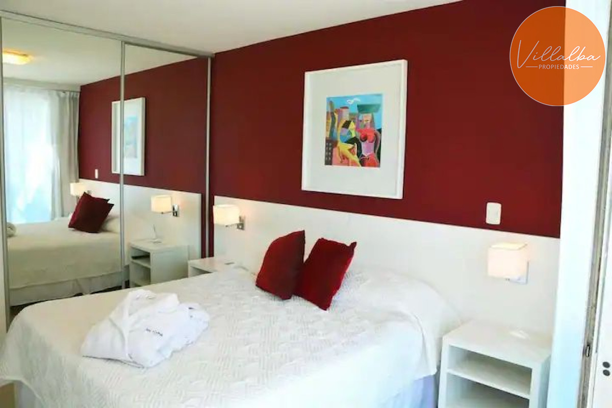Apartamento ID.2718 - Apartamento de 1 Dormitorio en Torre con Servicios, Cerca del Mar - Venta, Punta del Este