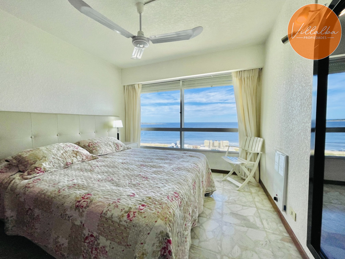 Apartamento ID.3059 - Apartamento de 3 Dormitorios en Playa Mansa con Vista al Mar