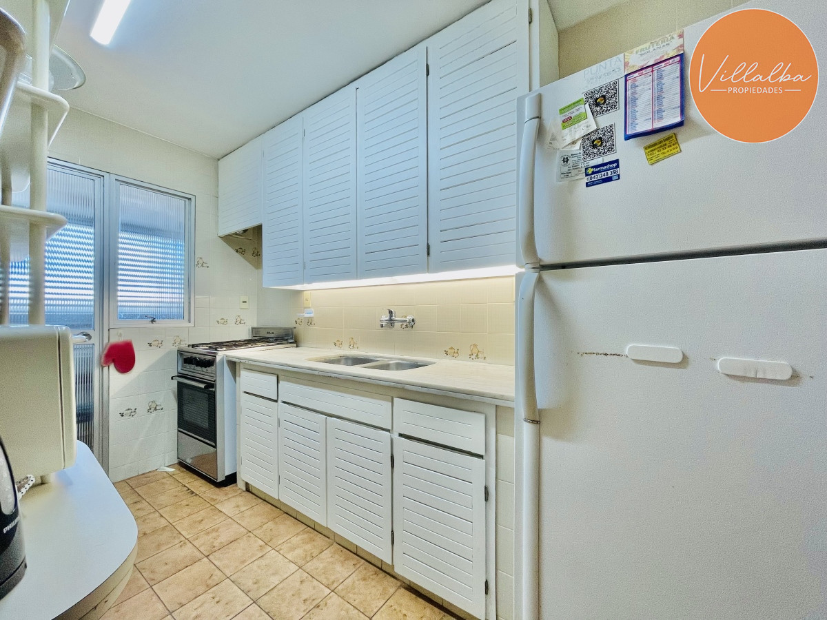 Apartamento ID.3059 - Apartamento de 3 Dormitorios en Playa Mansa con Vista al Mar
