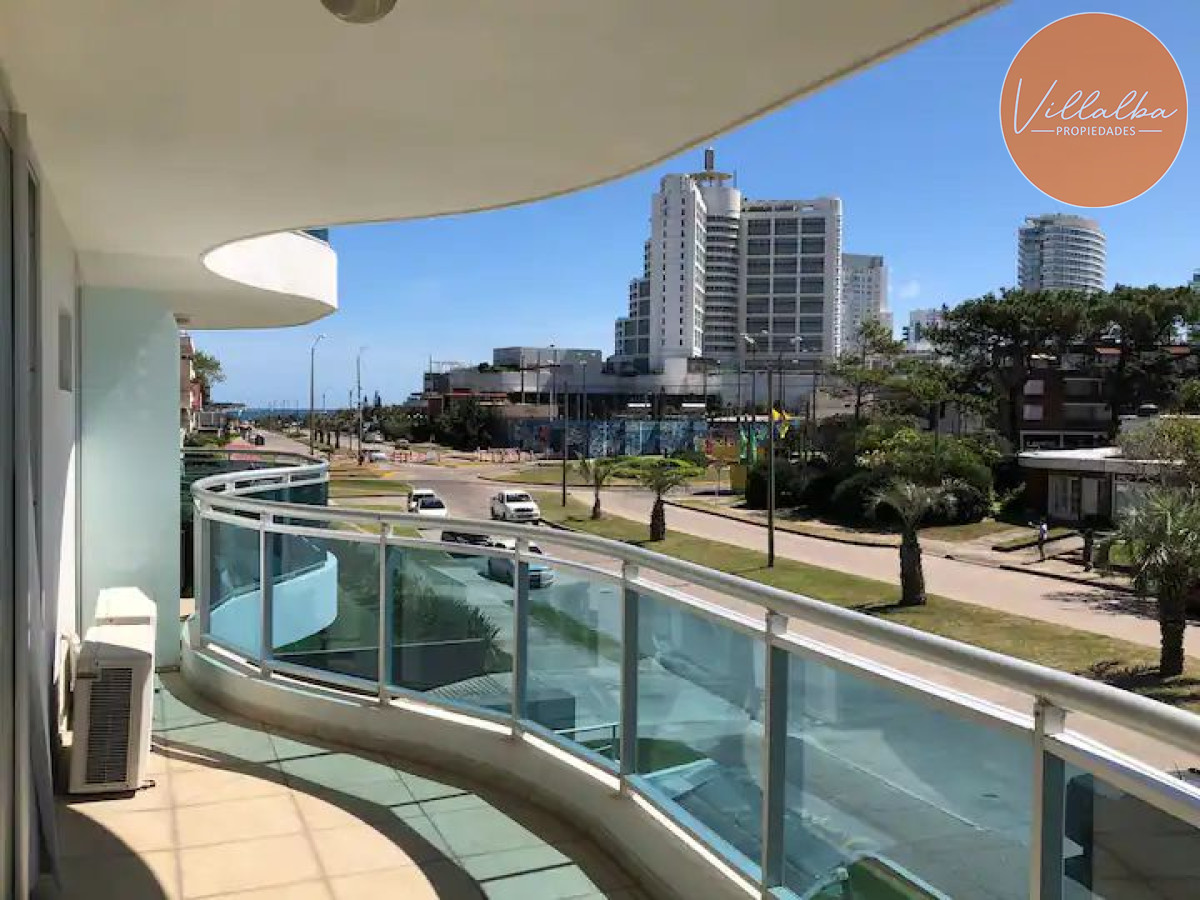 Apartamento ID.2718 - Apartamento de 1 Dormitorio en Torre con Servicios, Cerca del Mar - Venta, Punta del Este