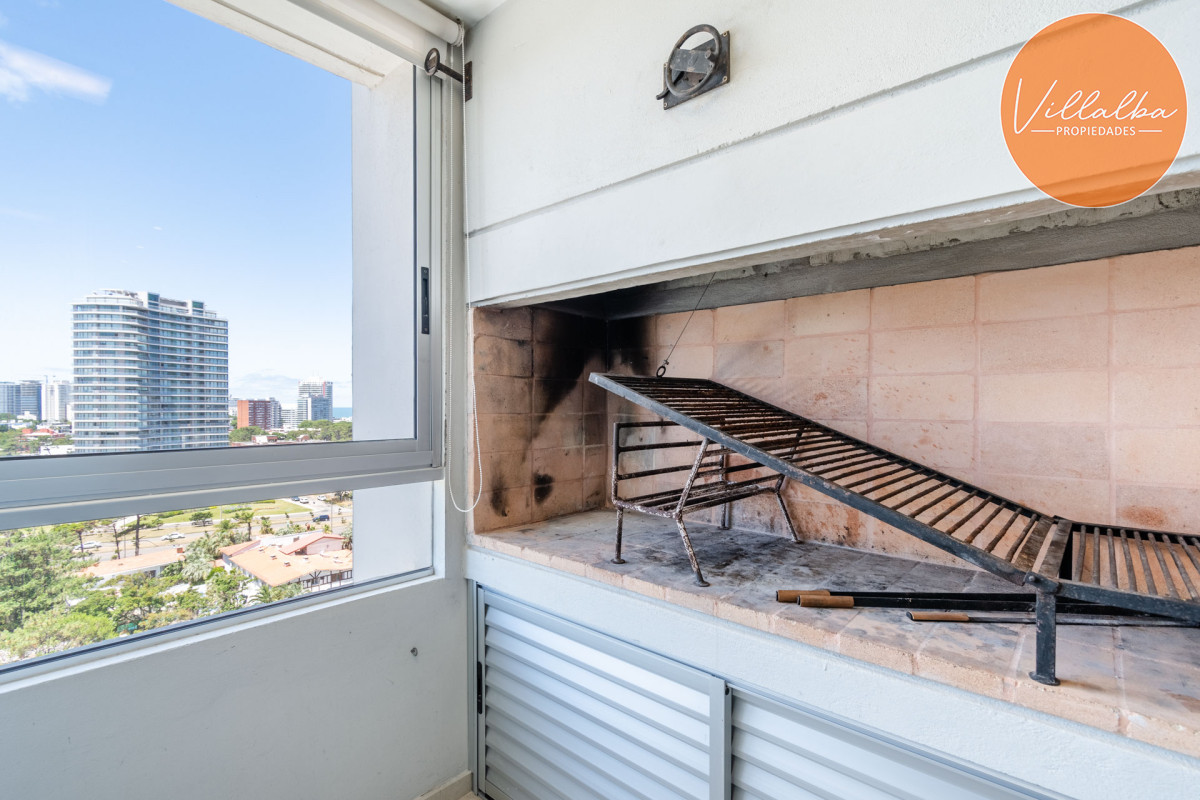 Apartamento ID.1497 - Venta de Excelente Apartamento de 3 Dormitorios con Vista al Mar, Playa Mansa, Punta del Este