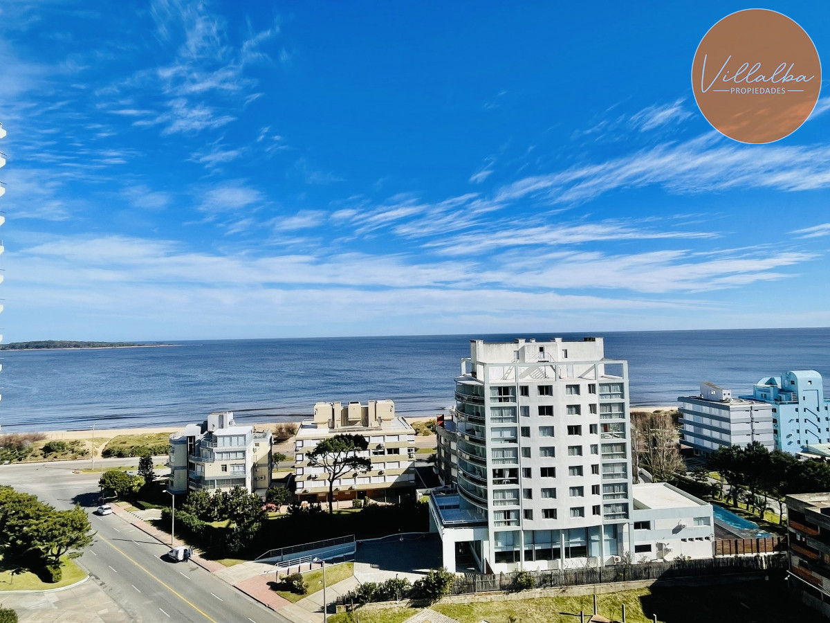 Apartamento ID.3059 - Apartamento de 3 Dormitorios en Playa Mansa con Vista al Mar