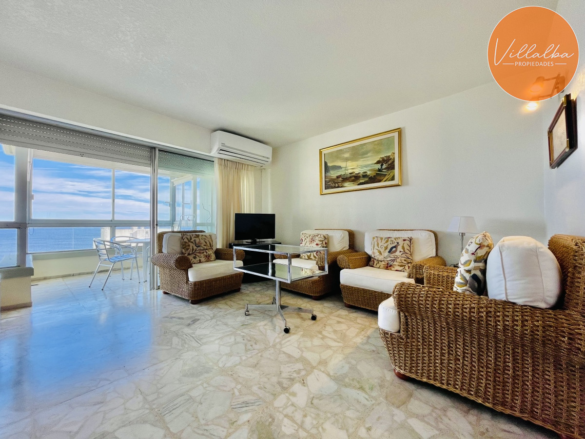 Apartamento ID.3059 - Apartamento de 3 Dormitorios en Playa Mansa con Vista al Mar