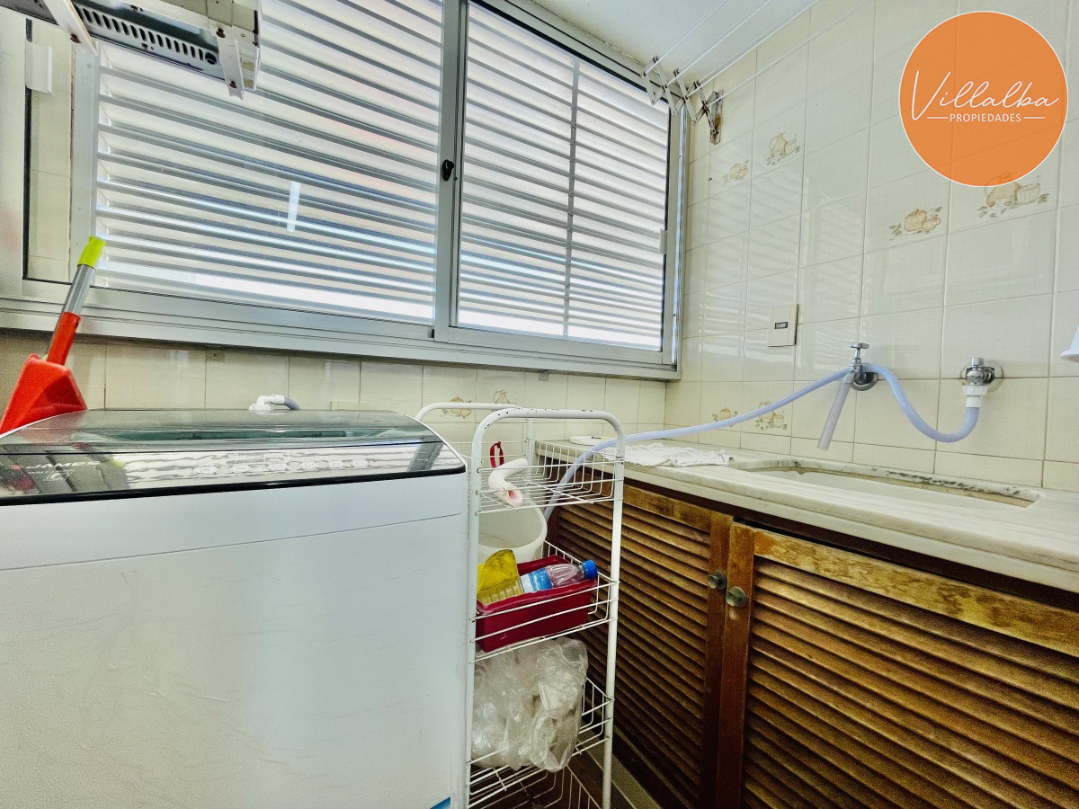 Apartamento ID.3059 - Apartamento de 3 Dormitorios en Playa Mansa con Vista al Mar