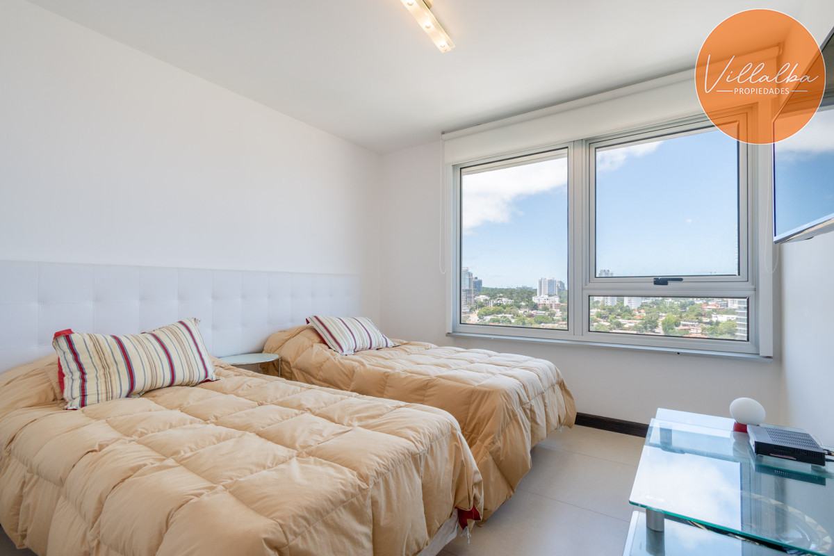 Apartamento ID.1497 - Venta de Excelente Apartamento de 3 Dormitorios con Vista al Mar, Playa Mansa, Punta del Este