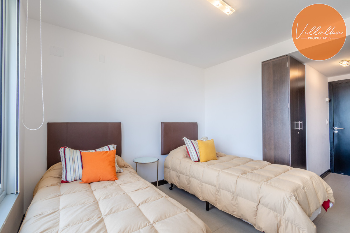 Apartamento ID.1497 - Venta de Excelente Apartamento de 3 Dormitorios con Vista al Mar, Playa Mansa, Punta del Este