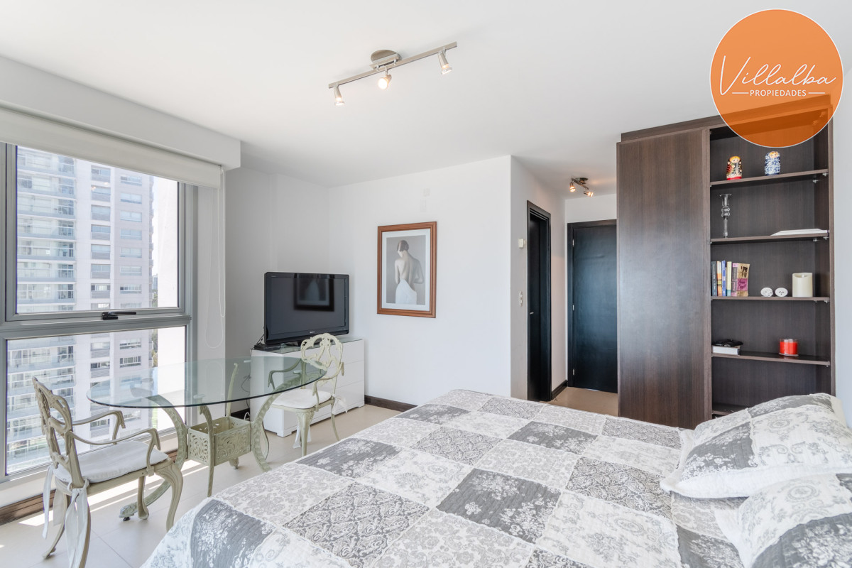 Apartamento ID.1497 - Venta de Excelente Apartamento de 3 Dormitorios con Vista al Mar, Playa Mansa, Punta del Este