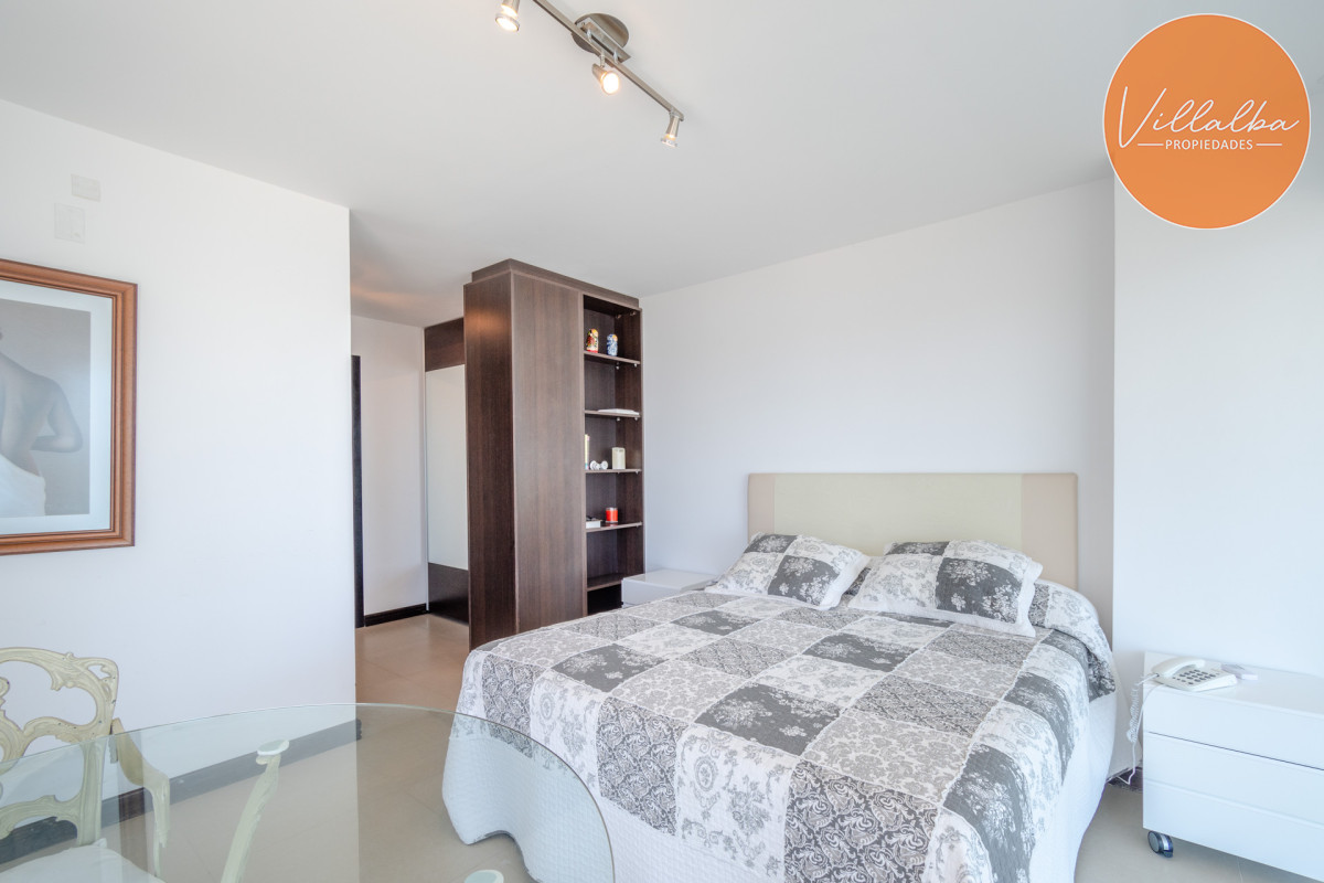 Apartamento ID.1497 - Venta de Excelente Apartamento de 3 Dormitorios con Vista al Mar, Playa Mansa, Punta del Este