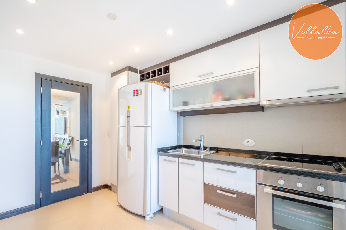 Apartamento ID.1497 - Venta de Excelente Apartamento de 3 Dormitorios con Vista al Mar, Playa Mansa, Punta del Este