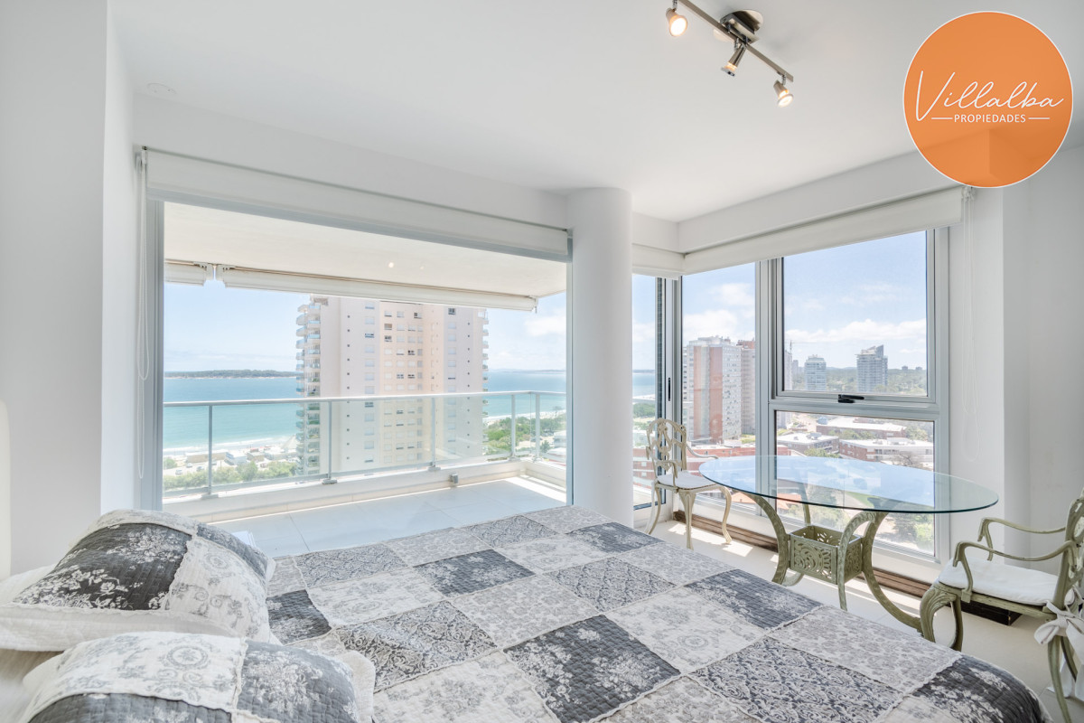 Apartamento ID.1497 - Venta de Excelente Apartamento de 3 Dormitorios con Vista al Mar, Playa Mansa, Punta del Este