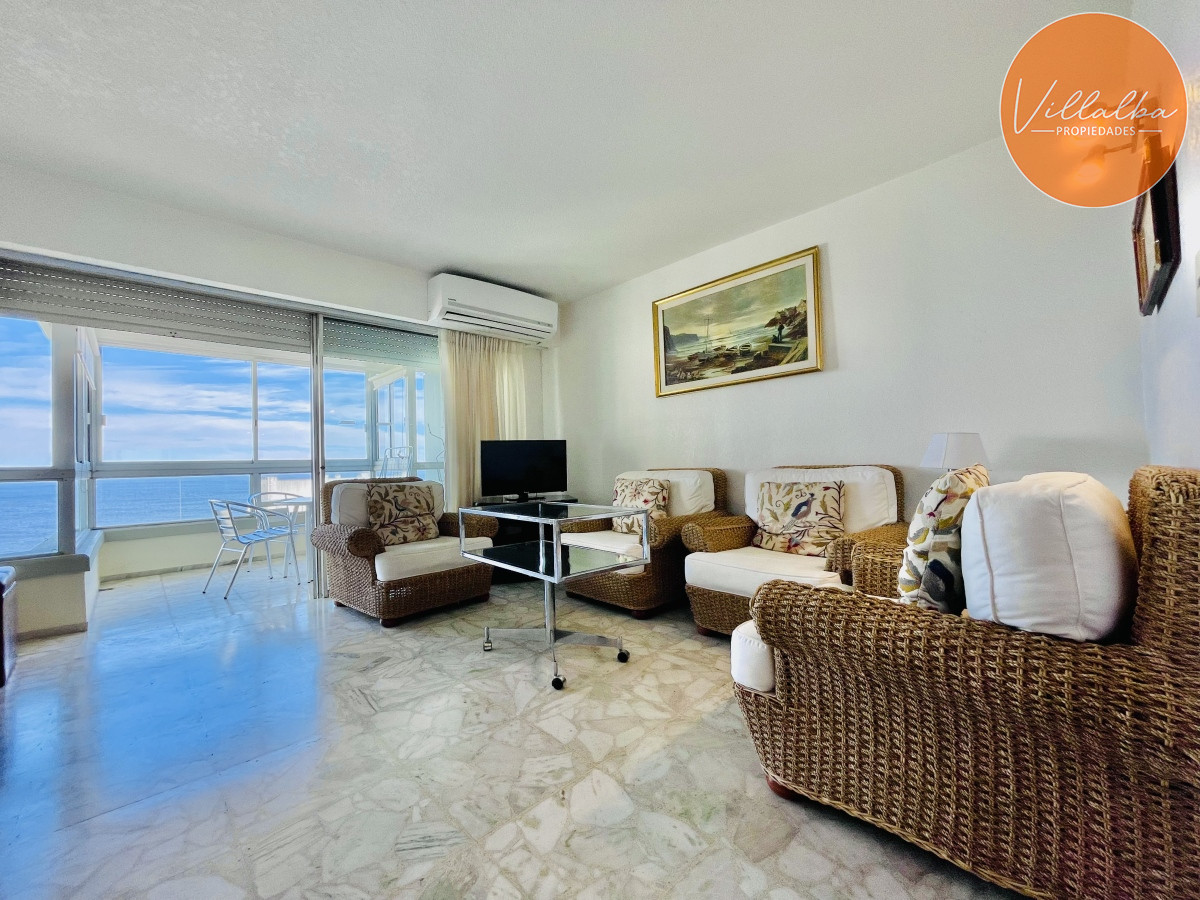 Apartamento ID.3059 - Apartamento de 3 Dormitorios en Playa Mansa con Vista al Mar