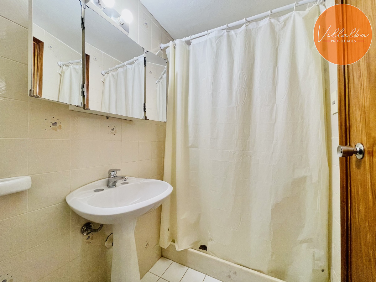 Apartamento ID.3059 - Apartamento de 3 Dormitorios en Playa Mansa con Vista al Mar