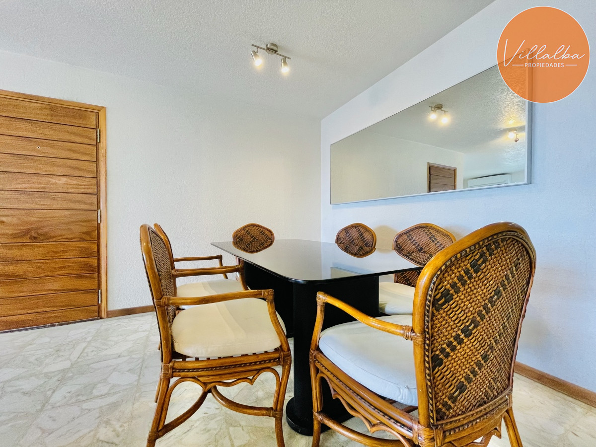 Apartamento ID.3059 - Apartamento de 3 Dormitorios en Playa Mansa con Vista al Mar