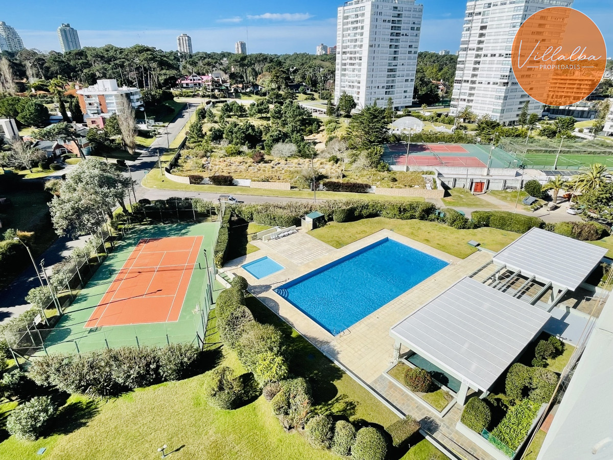 Apartamento ID.3059 - Apartamento de 3 Dormitorios en Playa Mansa con Vista al Mar