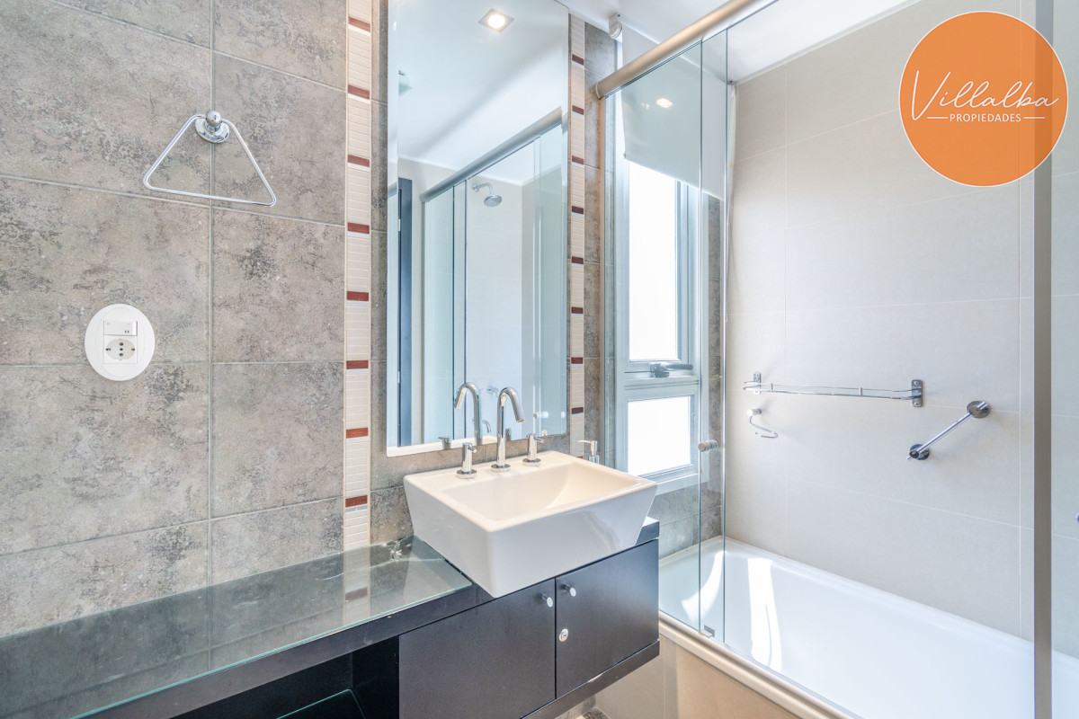 Apartamento ID.1497 - Venta de Excelente Apartamento de 3 Dormitorios con Vista al Mar, Playa Mansa, Punta del Este