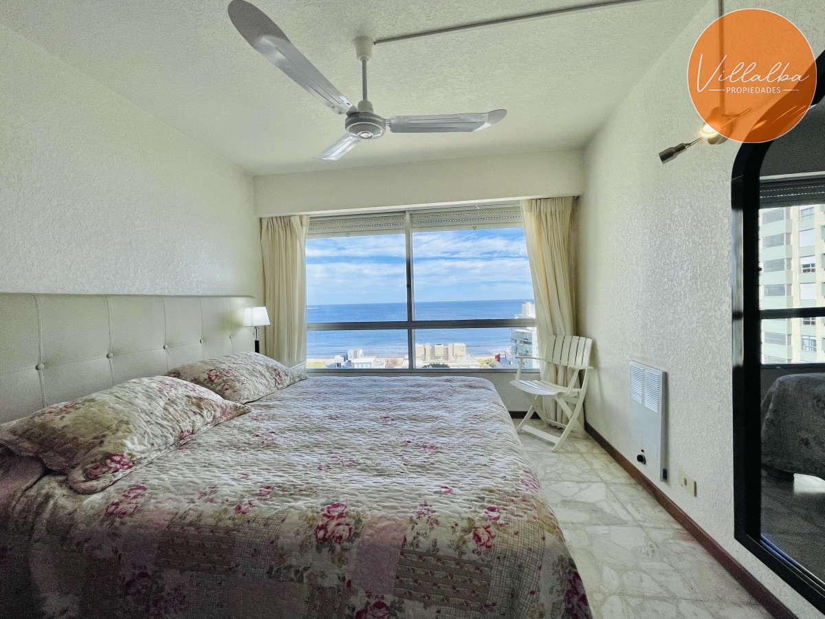 Apartamento ID.3059 - Apartamento de 3 Dormitorios en Playa Mansa con Vista al Mar