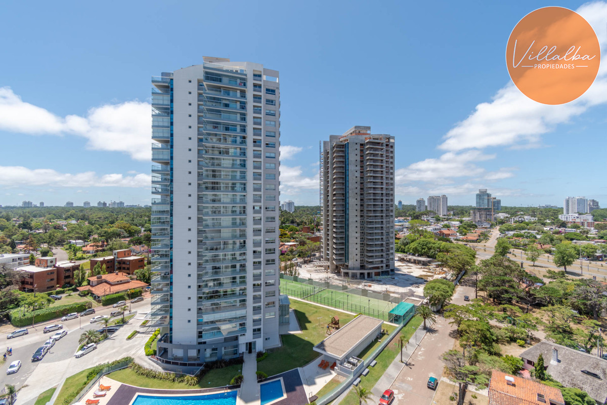Apartamento ID.1497 - Venta de Excelente Apartamento de 3 Dormitorios con Vista al Mar, Playa Mansa, Punta del Este