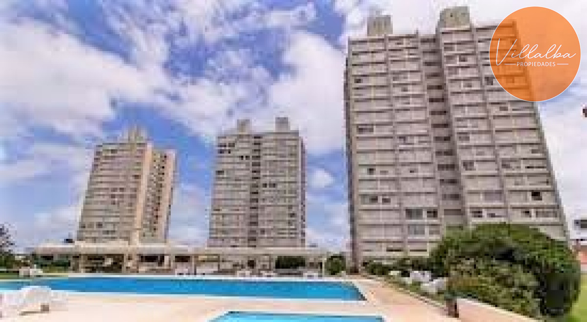 Apartamento ID.3059 - Apartamento de 3 Dormitorios en Playa Mansa con Vista al Mar