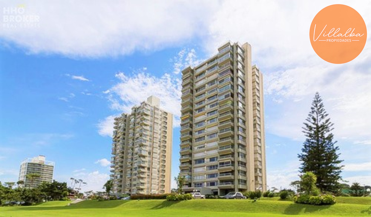 Apartamento ID.3059 - Apartamento de 3 Dormitorios en Playa Mansa con Vista al Mar