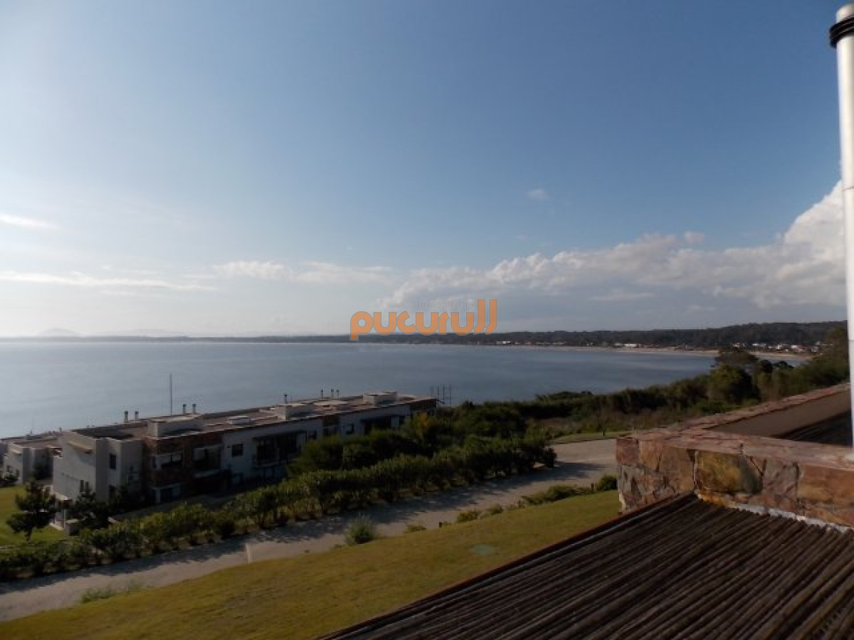 Apartamento ID.2634 - Excelente y amplio departamento duplex en venta de 3 dormitorios mas dependencia con parrillero, Punta Ballena