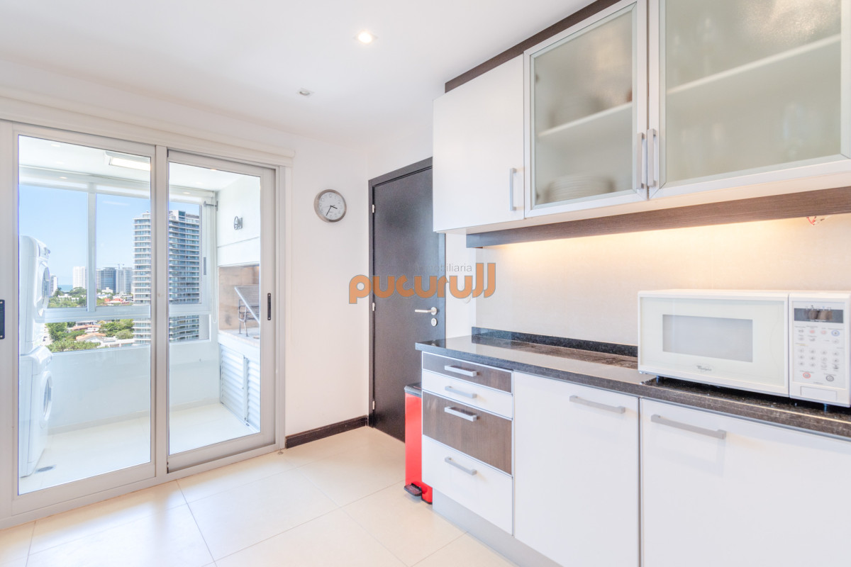 Apartamento ID.1782 - Venta de Excelente Apartamento de 3 Dormitorios con Vista al Mar, Playa Mansa, Punta del Este