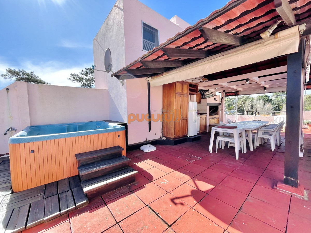 Apartamento ID.1927 - Penthouse de 3 Dormitorios y Terraza Parrillero a metros de Playa Mansa