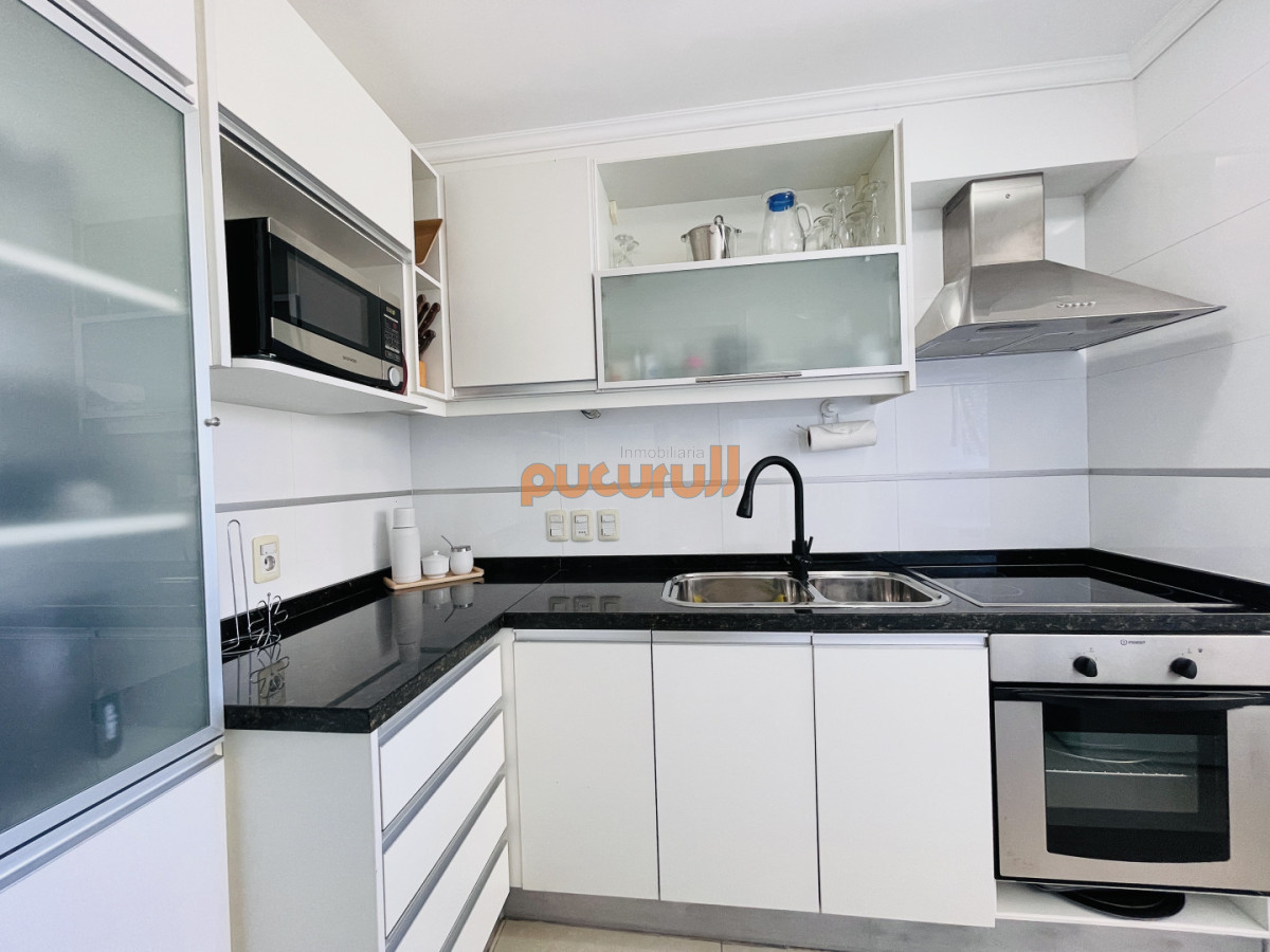 Apartamento ID.2715 - Moderno Apartamento de 2 Dormitorios en Venta, Playa Mansa 