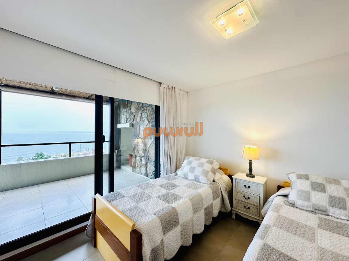 Apartamento ID.2634 - Excelente y amplio departamento duplex en venta de 3 dormitorios mas dependencia con parrillero, Punta Ballena