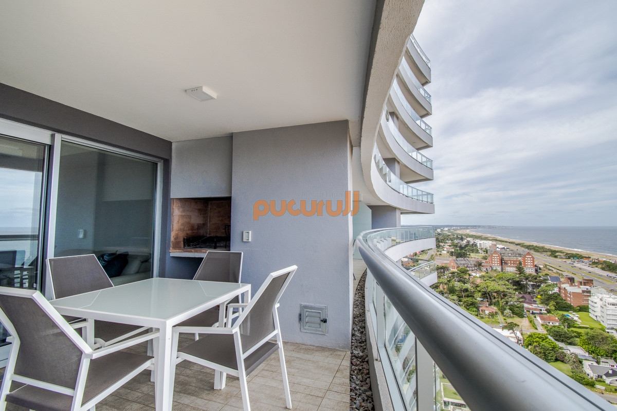 Apartamento ID.2280 - Apartamento de 3 Dormitorios + Dependencia y Parrillero en Frente a Playa Brava, Punta del Este