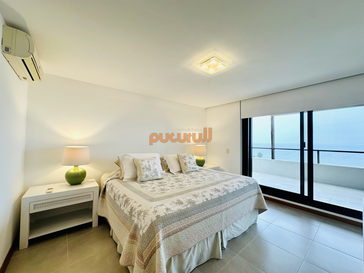 Apartamento ID.2634 - Excelente y amplio departamento duplex en venta de 3 dormitorios mas dependencia con parrillero, Punta Ballena