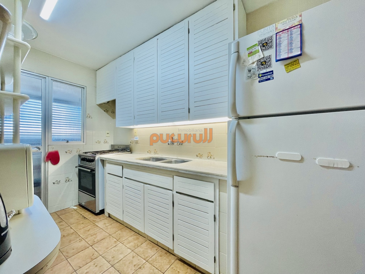 Apartamento ID.1783 - Apartamento de 3 Dormitorios en Playa Mansa con Vista al Mar en Venta!
