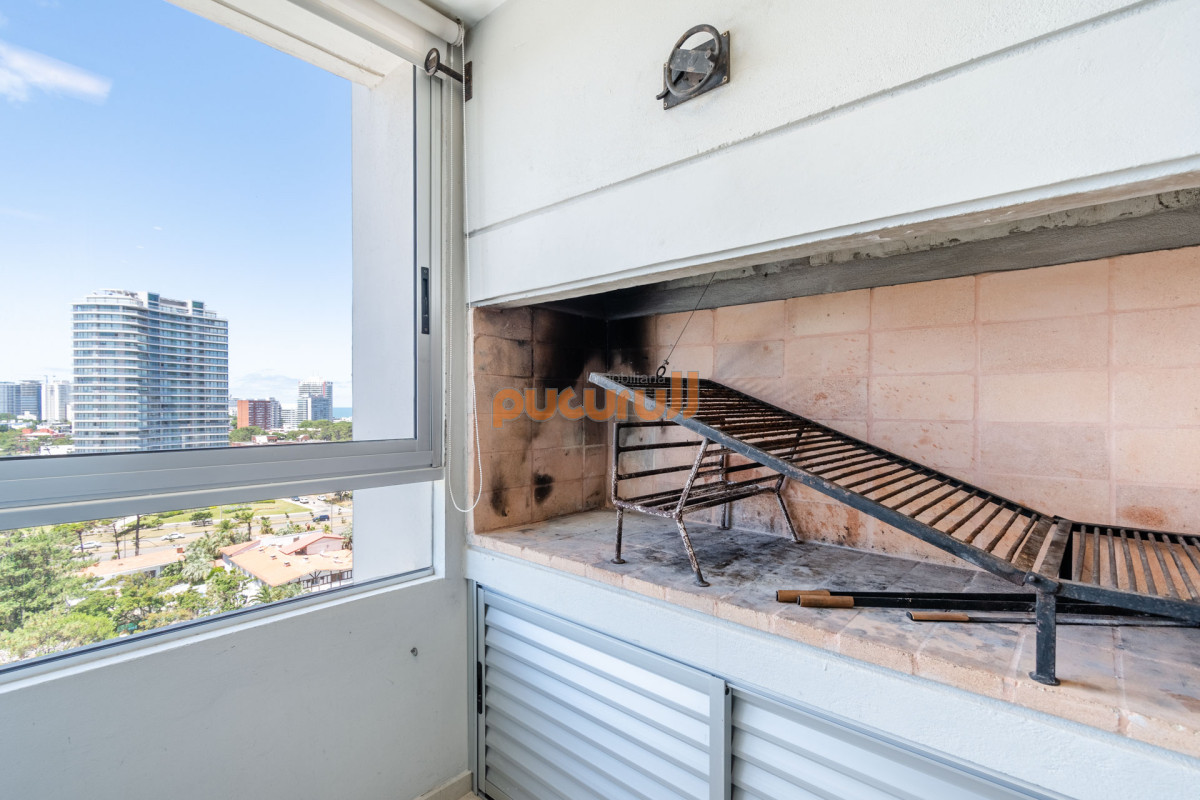 Apartamento ID.1782 - Venta de Excelente Apartamento de 3 Dormitorios con Vista al Mar, Playa Mansa, Punta del Este